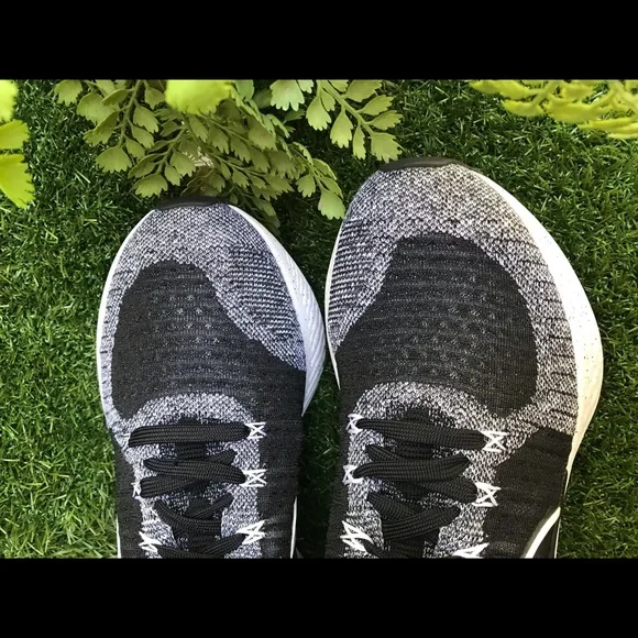 - Nike react infinity flyknit size women 11.5 black and white .Unisex men’s 9.5 - Picture 10 of 15